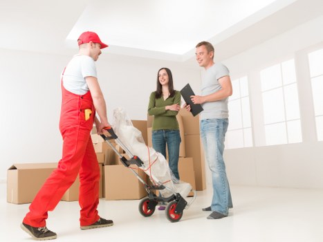 Efficient moving-day packing services in Belsizepark